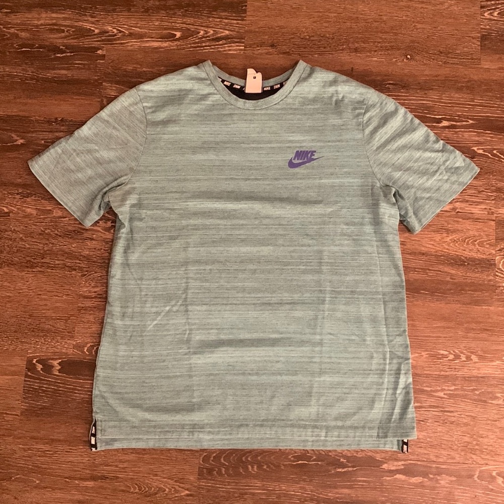 NIKE Short Sleeve T-Shirt